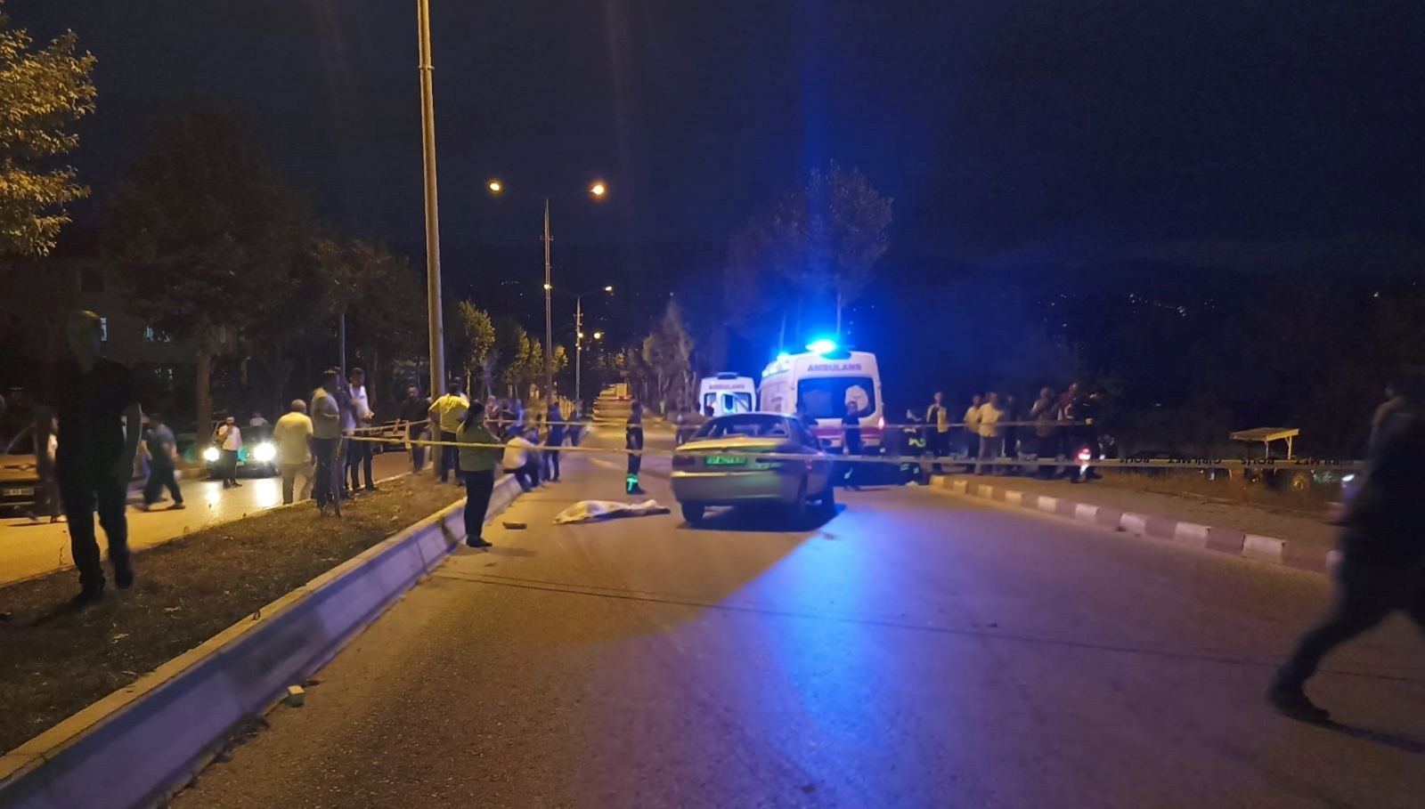 takla atan otomobildeki surucu yasamini yitirdi IlnUN1F3