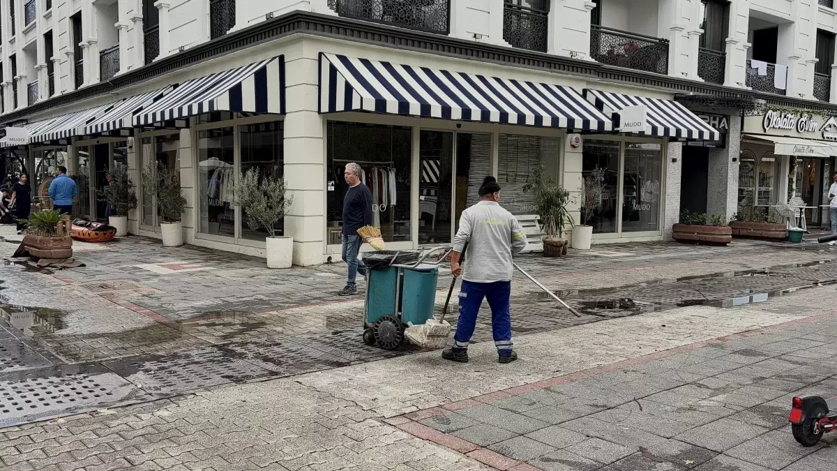 fethiyede saganak sonrasi temizlik calismalari KJvgdwHl