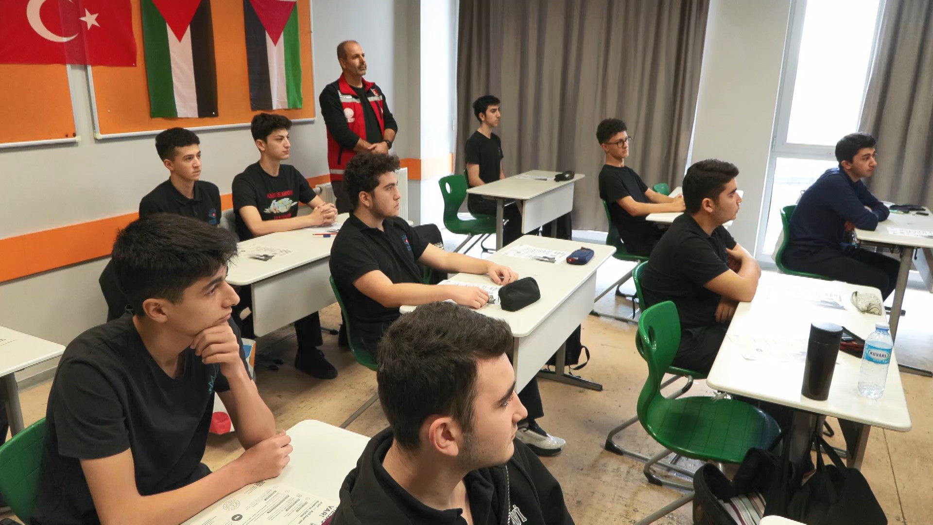 tum okullarda deprem tatbikati yapildi pQjMMFYZ.jpg