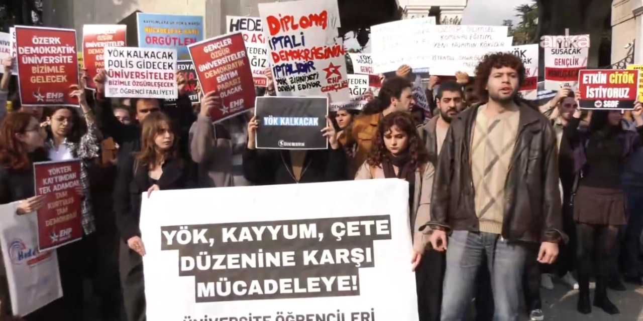 ogrencilerden beyazit meydaninda yok protestosu universitelerimiz kole yetistiren atolyelere donusmustur wOBb7EyT.jpg