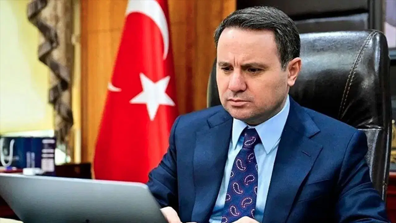 Özgür Özel ‘Akın Gürlek’ belgesini açıkladı: Yandaşlar savunma yarışına girdi, tarih hesapları tutmadı!