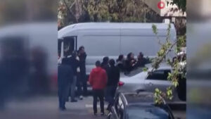 boluda-yol-verme-kavgasi-o-anlar-kameraya-yansidi-kZXsb5py