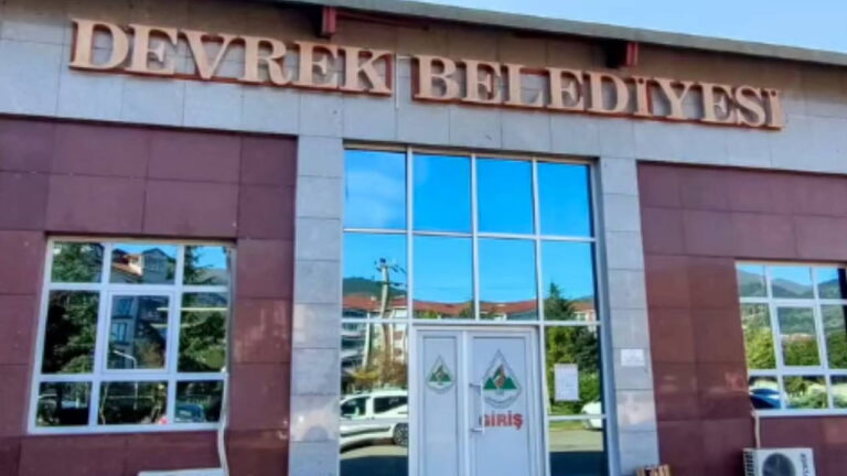 devrek-belediyesi-davasinda-ilk-durusma-tamamlandi-eski-baskanin-ev-hapsi-kaldirildi-FRISzshZ