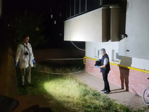 Balkondan dusen yasli adam hayatini kaybetti 2yRSUhYi