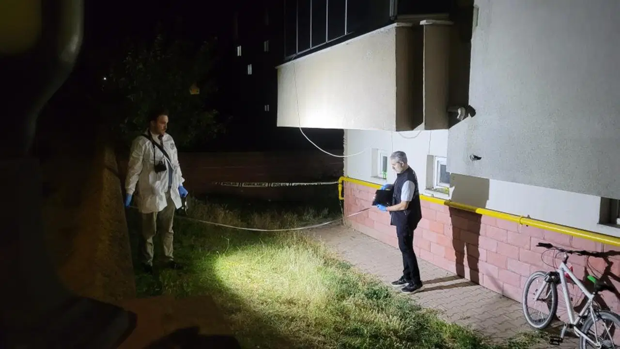Balkondan dusen yasli adam hayatini kaybetti 2yRSUhYi